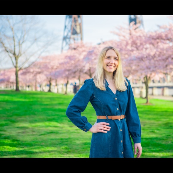 Meet your Posher, Julia - Picture 1 of 1